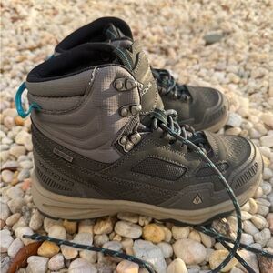 Vasque Charcoal and Black Outdoor Boots